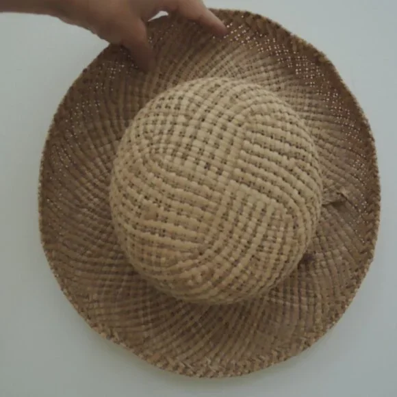 Ladies Sun Hat Liz Claiborne Woven Straw Hat Natural Tan Fiber w/Wide Brim NWOT - Picture 6 of 8